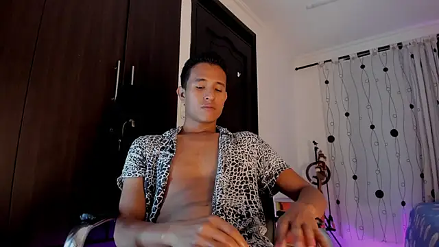 Snapshot of alessandro_wizard chatting on 03-08-25, 01:39 alessandro wizard online show from 03-08-25, 01:39