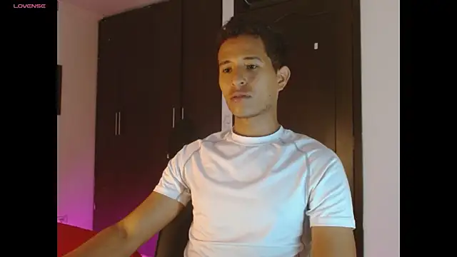 Snapshot of alessandro_wizard chatting on 09-11-25, 03:45 alessandro wizard online show from 09-11-25, 03:45