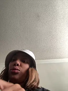 Snapshot of butterflybootyy chatting on 12-03-24, 08:39 butterflybootyy online show from 12-03-24, 08:39