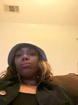 Snapshot of butterflybootyy chatting on 12-04-24, 02:42 butterflybootyy online show from 12-04-24, 02:42