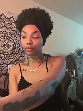 Snapshot of butterflybootyy chatting on 12-05-24, 05:28 butterflybootyy online show from 12-05-24, 05:28