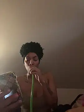 Snapshot of butterflybootyy chatting on 12-09-24, 04:05 butterflybootyy online show from 12-09-24, 04:05