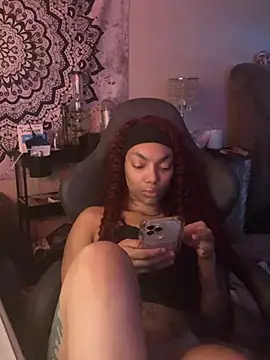 Snapshot of butterflybootyy chatting on 12-13-24, 11:13 butterflybootyy online show from 12-13-24, 11:13