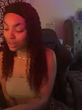 Snapshot of butterflybootyy chatting on 12-13-24, 02:16 butterflybootyy online show from 12-13-24, 02:16