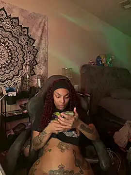 Snapshot of butterflybootyy chatting on 12-17-24, 08:12 butterflybootyy online show from 12-17-24, 08:12