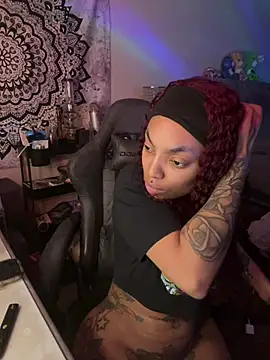 Snapshot of butterflybootyy chatting on 12-17-24, 04:43 butterflybootyy online show from 12-17-24, 04:43