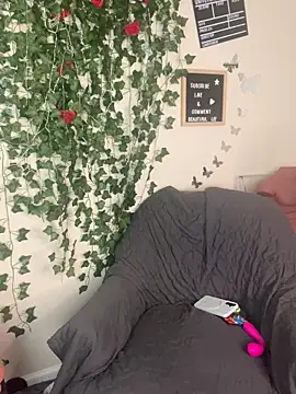 Snapshot of butterflybootyy chatting on 01-14-25, 08:31 butterflybootyy online show from 01-14-25, 08:31