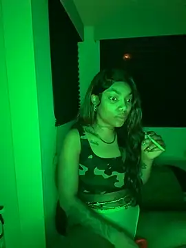 Snapshot of butterflybootyy chatting on 09-17-25, 05:20 butterflybootyy online show from 09-17-25, 05:20