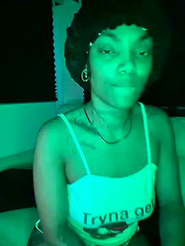 Snapshot of butterflybootyy chatting on 09-18-25, 06:15 butterflybootyy online show from 09-18-25, 06:15