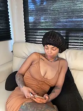 Snapshot of butterflybootyy chatting on 09-18-25, 06:21 butterflybootyy online show from 09-18-25, 06:21