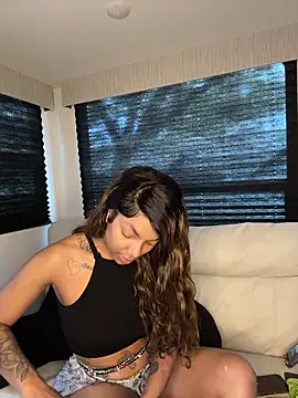 Snapshot of butterflybootyy chatting on 09-23-25, 02:09 butterflybootyy online show from 09-23-25, 02:09