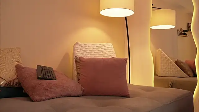 Snapshot of Chloe_Cherry21 chatting on 12-23-25, 03:48 Chloe Cherry21 online show from 12-23-25, 03:48