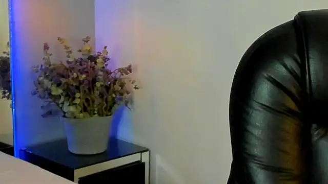 melody suarez online show from 02-02-25, 12:40