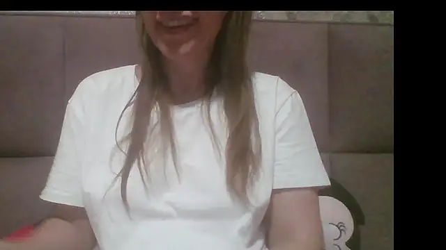 Snapshot of Sladkiegubki chatting on 10-08-25, 01:36 Sladkiegubki online show from 10-08-25, 01:36