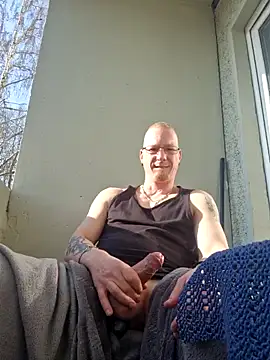 Snapshot of Maiki82 chatting on 03-21-25, 08:28 Maiki82 online show from 03-21-25, 08:28