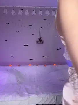 Snapshot of LoveLuna_ chatting on 10-31-25, 06:20 LoveLuna online show from 10-31-25, 06:20