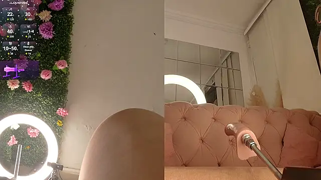 Snapshot of miranda_villa chatting on 10-22-25, 01:22 miranda villa online show from 10-22-25, 01:22