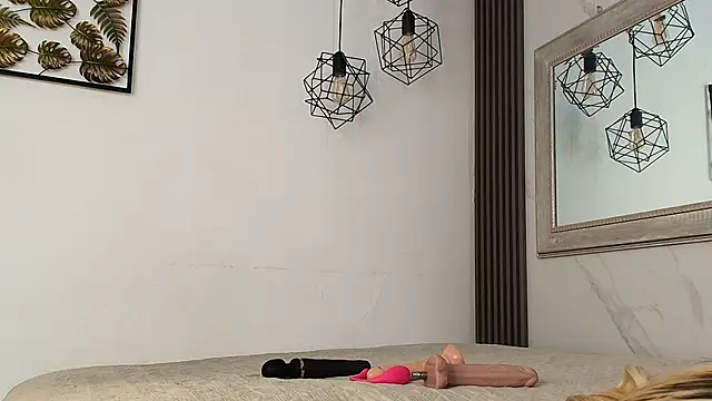 Snapshot of miranda_villa chatting on 10-30-25, 01:01 miranda villa online show from 10-30-25, 01:01