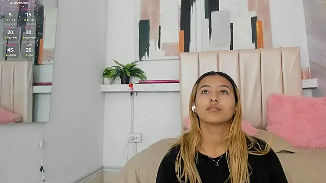 Snapshot of miranda_villa chatting on 11-13-25, 12:26 miranda villa online show from 11-13-25, 12:26