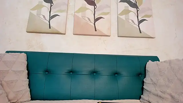 Snapshot of miranda_villa chatting on 11-23-25, 12:16 miranda villa online show from 11-23-25, 12:16