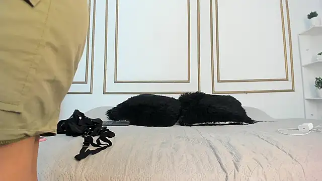 Snapshot of miranda_villa chatting on 12-14-25, 12:21 miranda villa online show from 12-14-25, 12:21