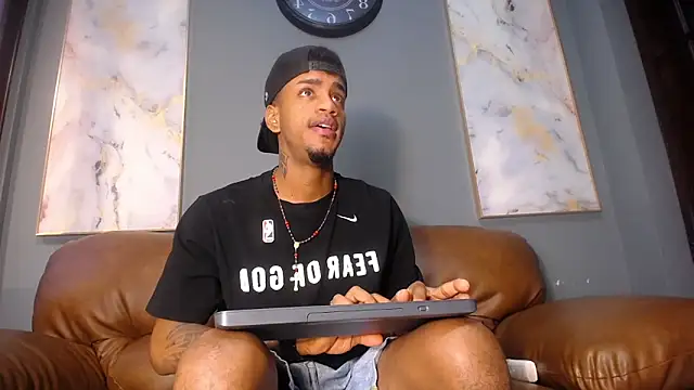 AaronCruz  online show from 01-03-25, 01:36