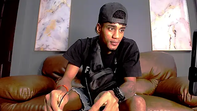 AaronCruz  online show from 01-10-25, 07:43