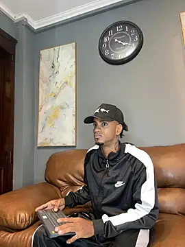 AaronCruz  online show from 02-15-25, 01:27