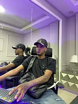 AaronCruz  online show from 03-21-25, 01:45