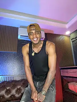 Snapshot of AaronCruz_ chatting on 02-10-26, 03:43 AaronCruz online show from 02-10-26, 03:43