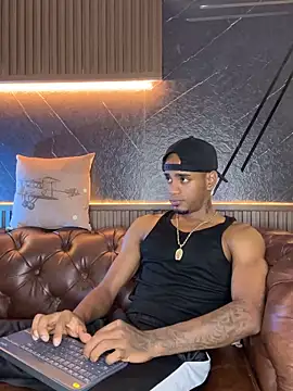 Snapshot of AaronCruz_ chatting on 02-11-26, 01:32 AaronCruz online show from 02-11-26, 01:32