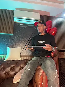 Snapshot of AaronCruz_ chatting on 02-15-26, 04:42 AaronCruz online show from 02-15-26, 04:42