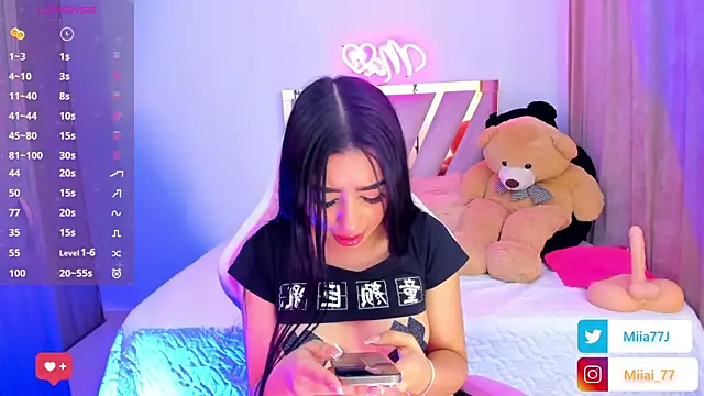 Snapshot of Miia77_ chatting on 09-19-25, 02:13 Miia77  online show from 09-19-25, 02:13