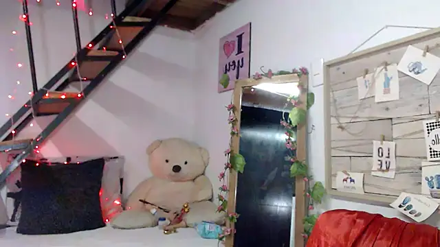 luna sky83 online show from 10-24-25, 05:48