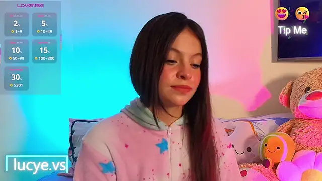 LucyEvans  online show from 11-18-25, 03:45