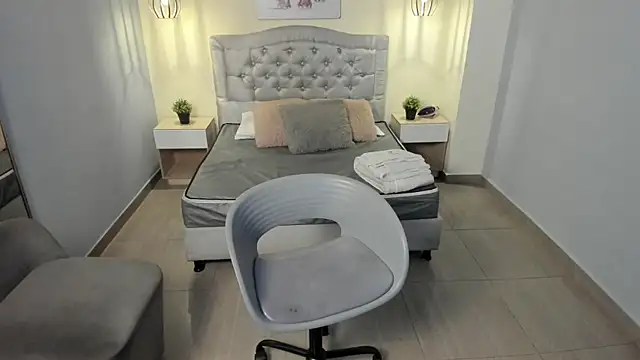 escarleth   online show from 11-15-25, 12:45