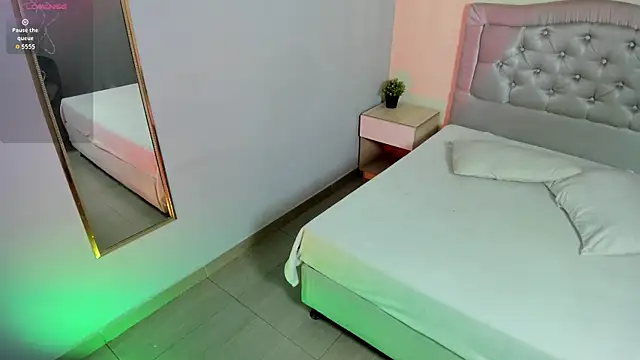 escarleth   online show from 01-10-26, 01:13