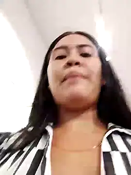 Snapshot of Miia_grand chatting on 01-21-25, 05:51 Miia grand online show from 01-21-25, 05:51