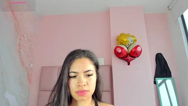 soyzarahtorres online show from 10-31-25, 02:51