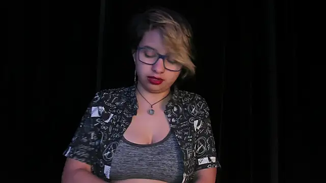 Snapshot of NovaGlitz chatting on 12-09-24, 11:47 NovaGlitz online show from 12-09-24, 11:47