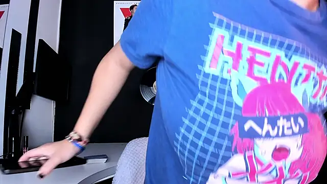 Snapshot of NovaGlitz chatting on 12-10-24, 11:32 NovaGlitz online show from 12-10-24, 11:32