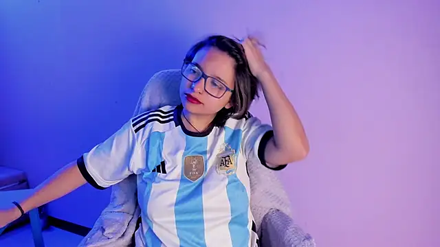 Snapshot of NovaGlitz chatting on 01-27-25, 11:43 NovaGlitz online show from 01-27-25, 11:43