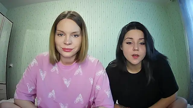 ChrisGirls online show from 10-23-25, 10:25