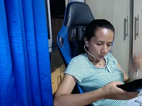 Snapshot of Erotic_latina chatting on 09-24-25, 01:20 Erotic latina online show from 09-24-25, 01:20