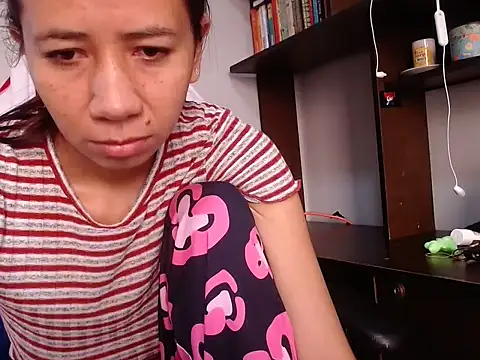 Snapshot of Erotic_latina chatting on 10-27-25, 12:31 Erotic latina online show from 10-27-25, 12:31