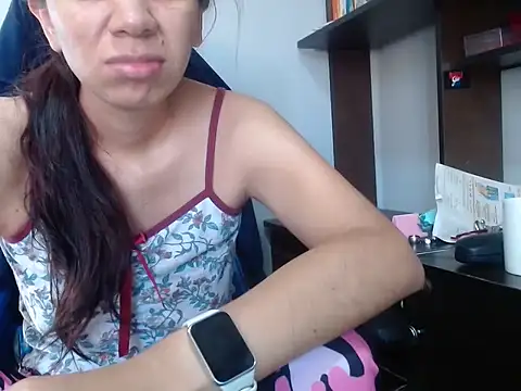 Snapshot of Erotic_latina chatting on 11-18-25, 12:20 Erotic latina online show from 11-18-25, 12:20