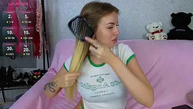 EmilyRobbie online show from 02-10-25, 12:41