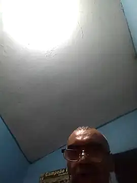 Snapshot of hugosafado333 chatting on 12-14-24, 03:18 hugosafado333 online show from 12-14-24, 03:18