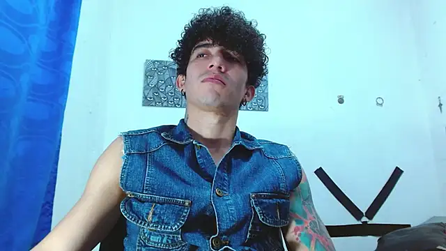 Snapshot of targuerian22 chatting on 12-23-24, 01:40 targuerian22 online show from 12-23-24, 01:40