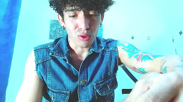 Snapshot of targuerian22 chatting on 12-24-24, 04:00 targuerian22 online show from 12-24-24, 04:00